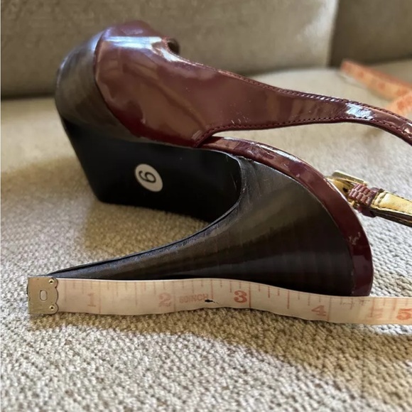 GUESS Women’s Slingback Heels Sz 6 Burgundy Stiletto Patent Leather - Picture 6 of 6